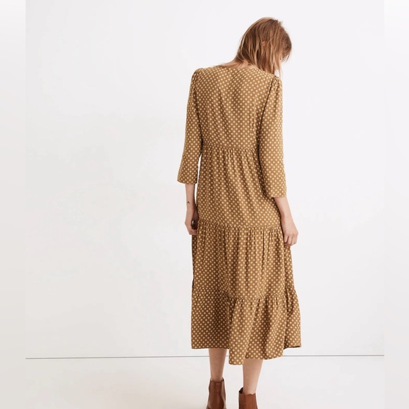 Madewell V-Neck Tiered Button-Front Midi Dress with hidden pockets. Size 8 - Picture 3 of 7